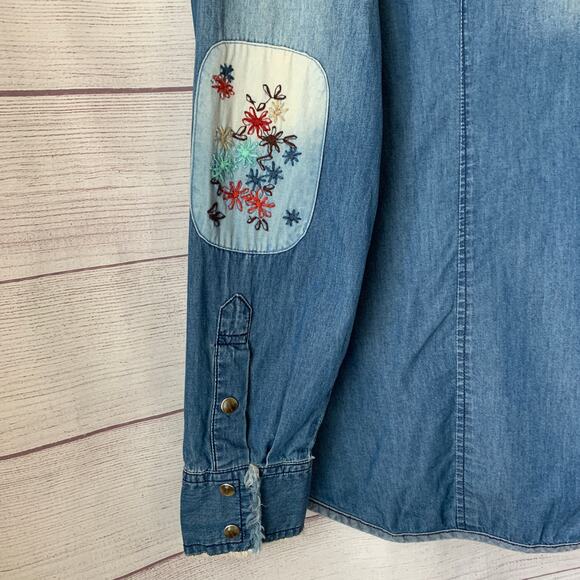 Tasha Polizzi Collection Denim Jean Button Up Shirt Embroidered Patchwork Size M - Picture 9 of 16
